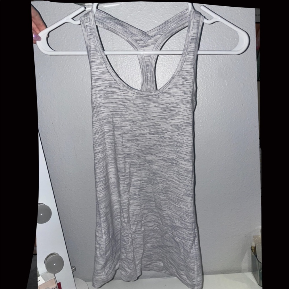 lululemon cool racer back top. 🤍